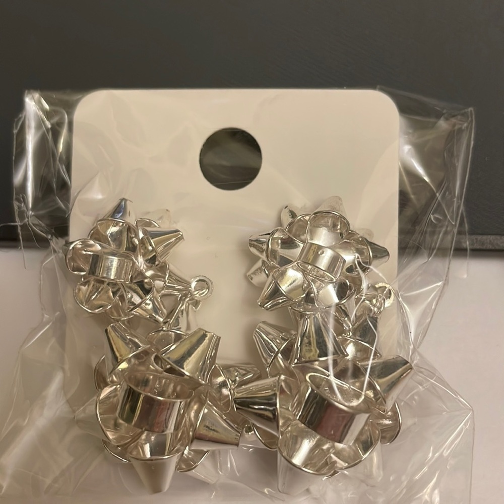 Christmas bow stud earrings with dangle bow!